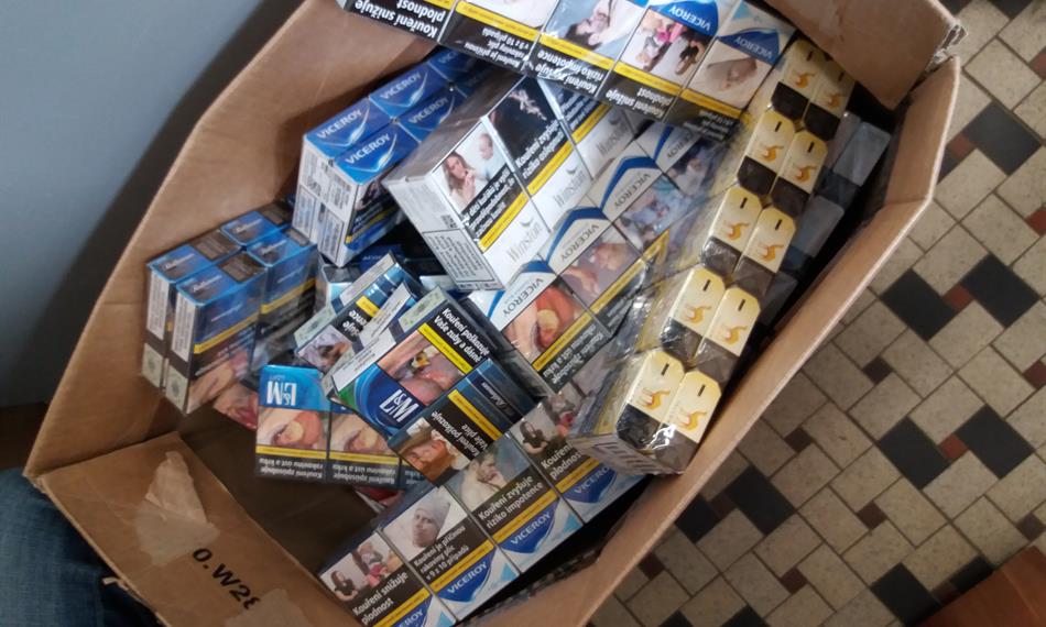 Krabice s cigaretami